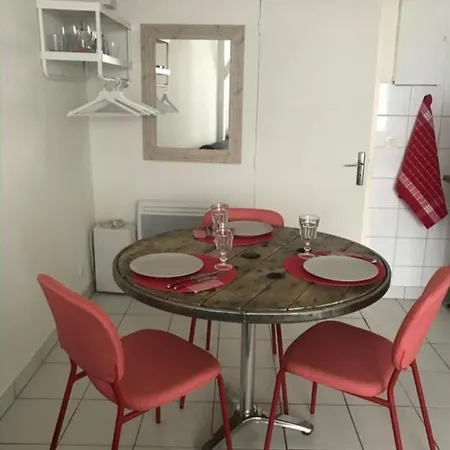 Joli Studio En Centre Ville Saint-Arnoult-en-Yvelines Buitenkant foto