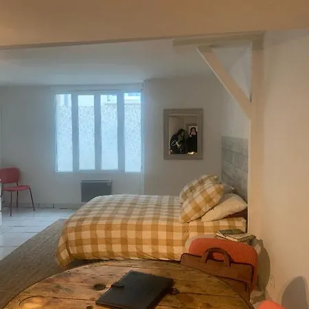 Joli Studio En Centre Ville Saint-Arnoult-en-Yvelines Buitenkant foto